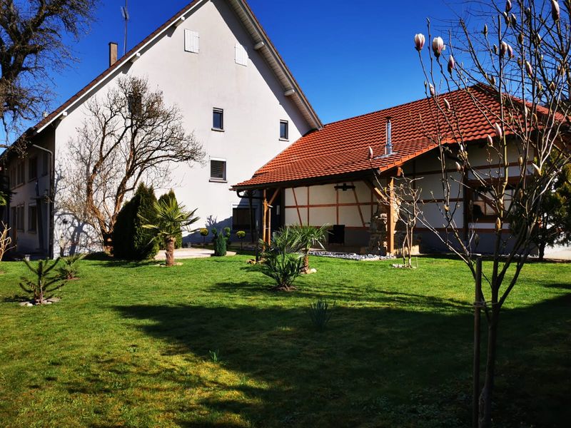Dangstetten - kernsaniertes Zweifamilienhaus